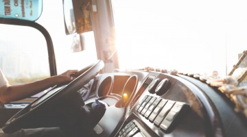 La location de poids lourd avec chauffeur : une aide précieuse